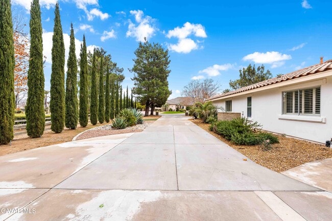 Building Photo - 41901 Cll Clarita