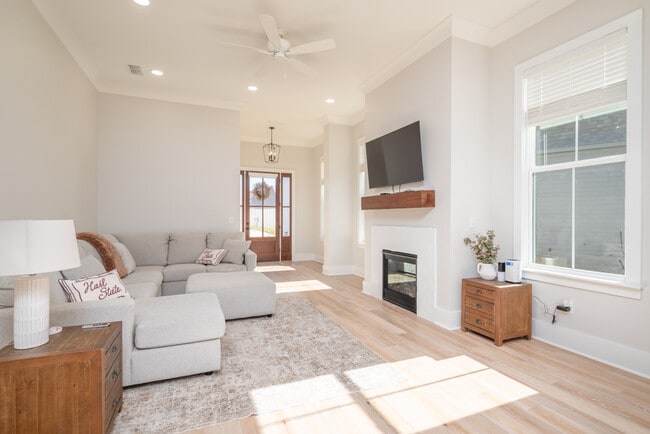 Building Photo - 55 Greystone Ct