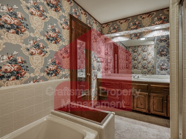 Building Photo - 2704 Silvertree Dr