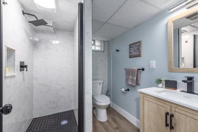 Building Photo - 6536 Lawnwood Ave