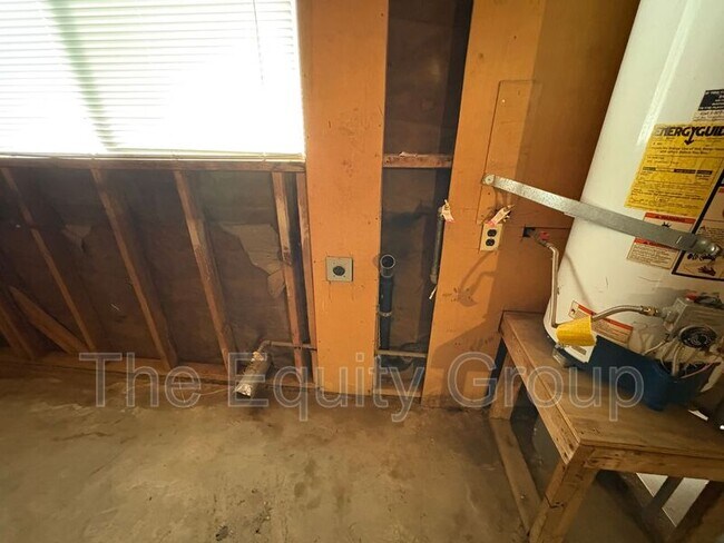 Building Photo - 1641 S Thomas St