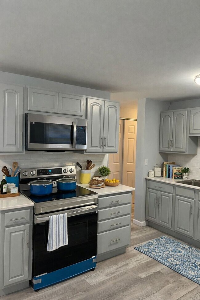 Building Photo - Updated 3BR 1BA Home w/ Garage & Updated Kitchen in Cincinnati