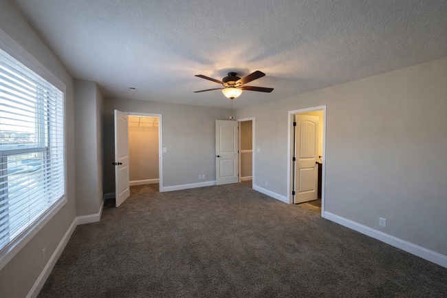 Building Photo - Modern 3 Bedroom Townhome in Prime Location