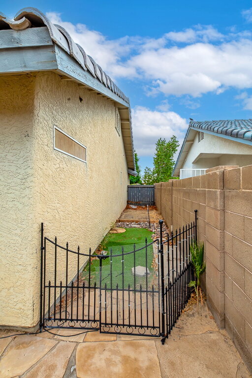 Building Photo - "3-Bedroom, 2-Bathroom Solar Home with a Pool in Mesa Del Sol!"