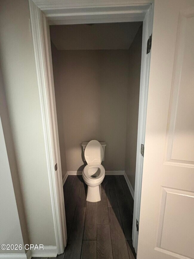 Building Photo - 816 E 25th St