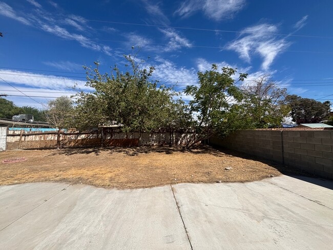 Building Photo - 5220 Apple Valley Ln