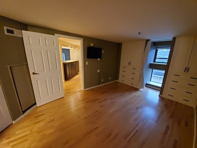 Building Photo - 1 bedroom at the Blatz
