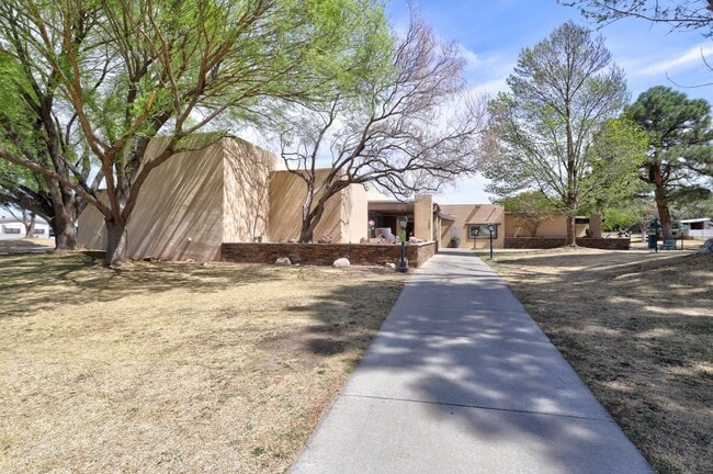 Building Photo - 7112 Pan American Fwy NE