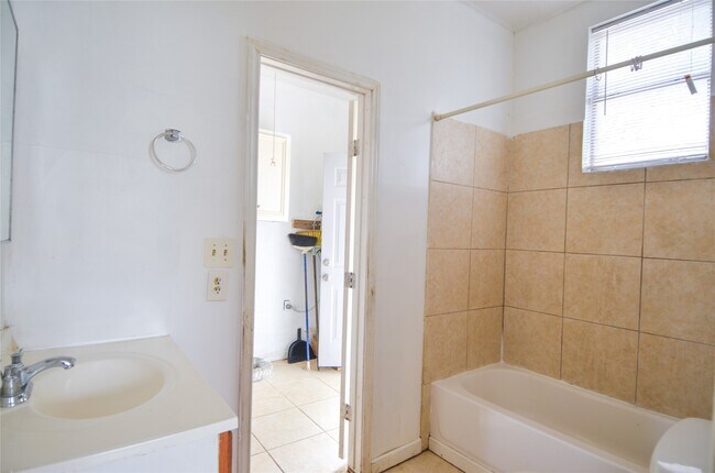 Building Photo - 10340 Tanner Rd