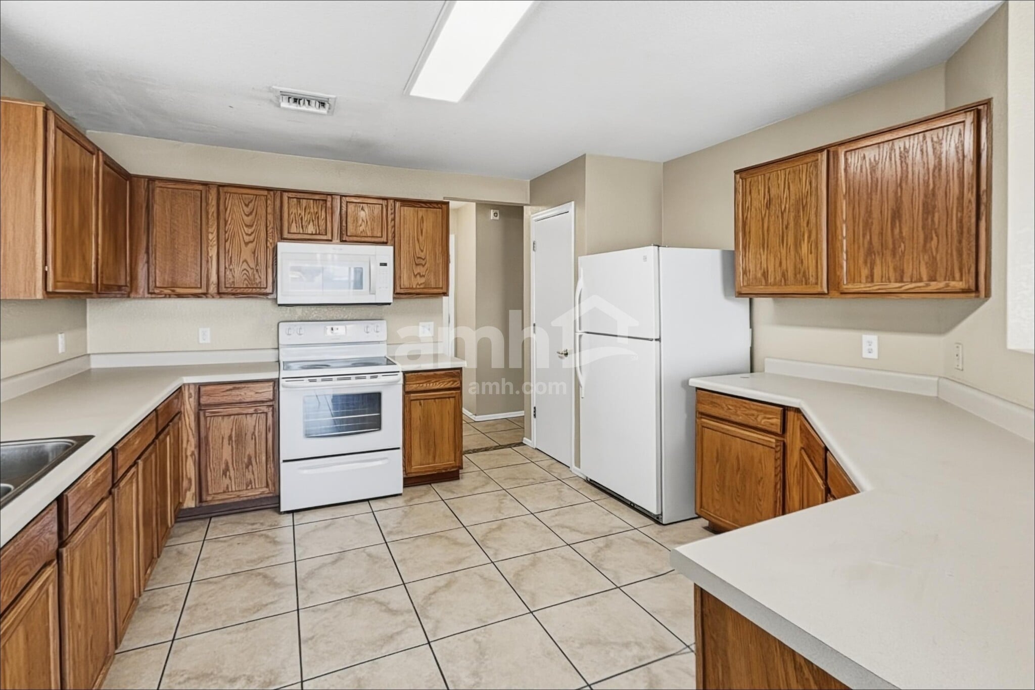 Building Photo - 494 W Great White St