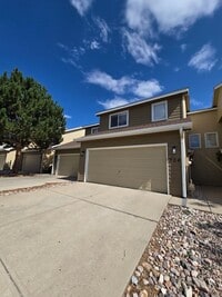 Building Photo - Great Townhome in Windsor