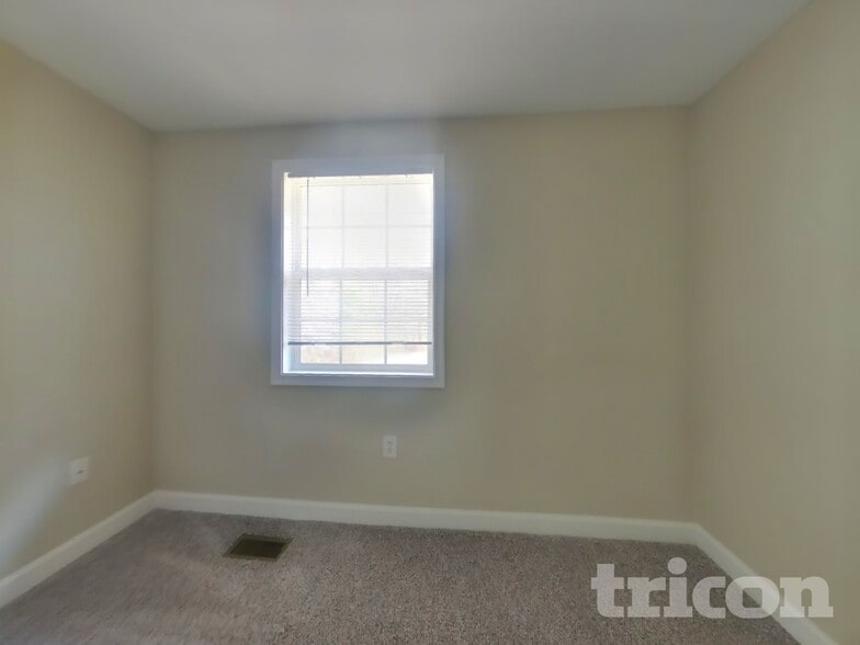 Building Photo - 13 Cardigan Ct