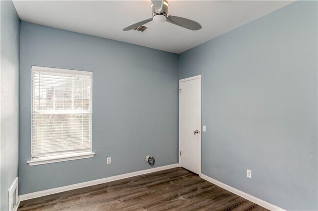 Building Photo - 1105 Clermont Ave