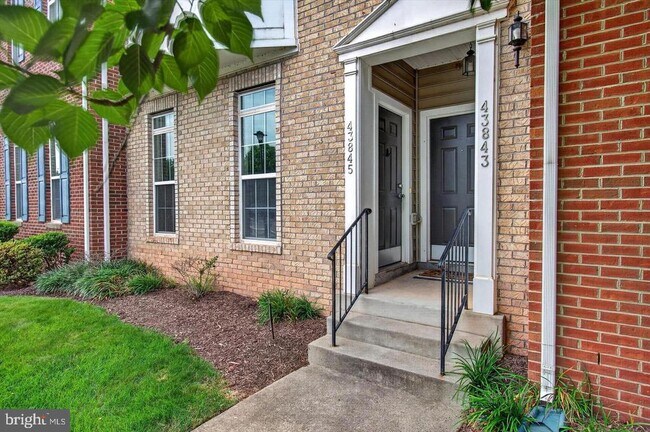 Building Photo - 43845 Centergate Dr