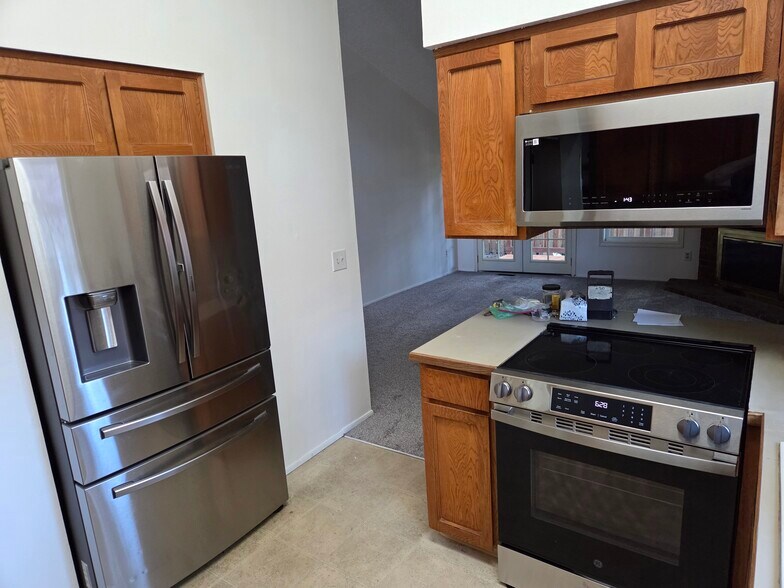 Building Photo - 15177 SW Barcelona Way