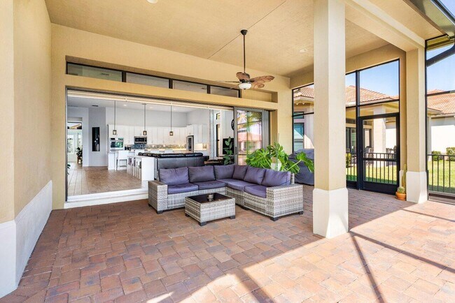 Building Photo - 11856 Leon Cir N