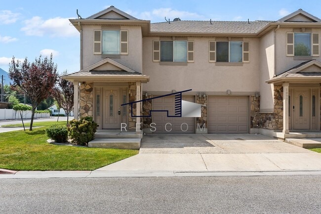 Building Photo - Fantastic Ogden 3 Bedrooom Townhouse!