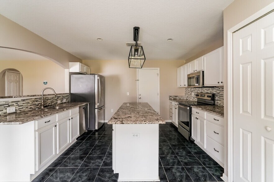 Building Photo - 11312 Ivy Flower Loop