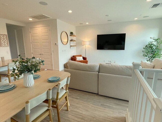 Building Photo - 4645 S Element