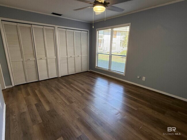 Building Photo - 1099 Sea Cliff Dr S