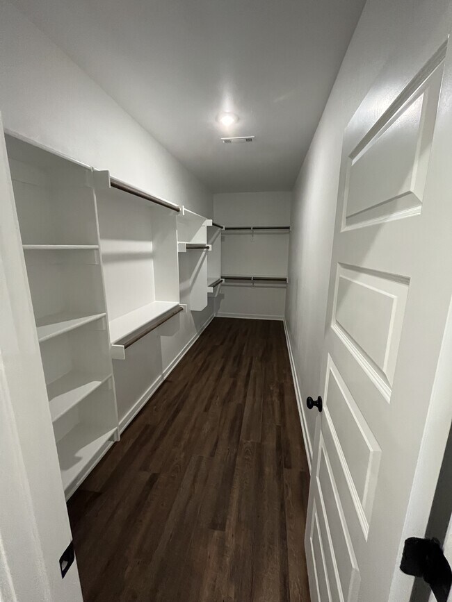 Building Photo - 495 W Gosling Isle