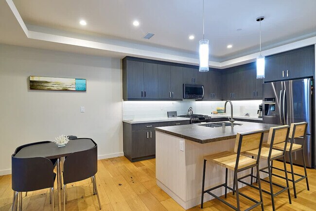 Building Photo - 2310 Edinburg Ave