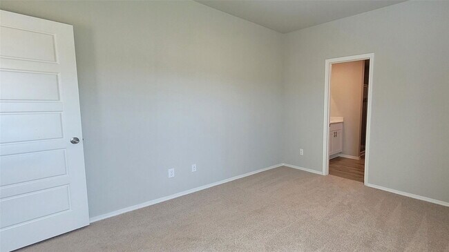 Building Photo - 526 Dalloway St