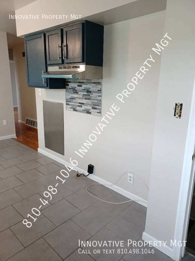 Building Photo - 3 bedroom 1 bath spacious home! newly reno...