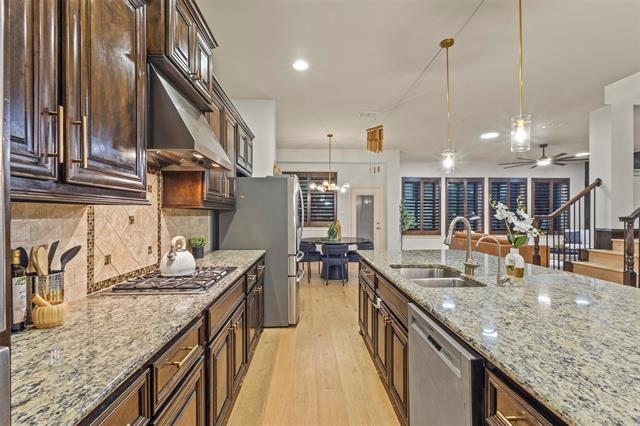 Building Photo - 1209 Savoy Ln