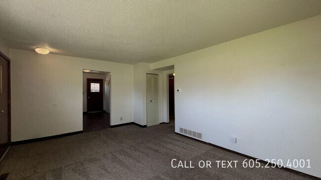 Building Photo - Effortless Living: Open-Layout 2BR Home