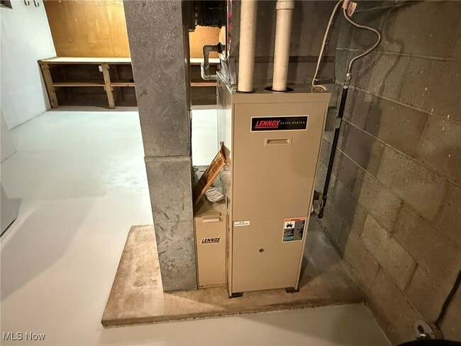 Building Photo - 230 E 21st St