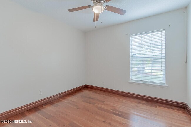 Building Photo - 8985 Redtail Dr