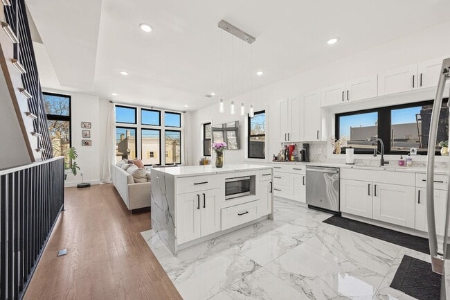 Building Photo - 121 Prospect St