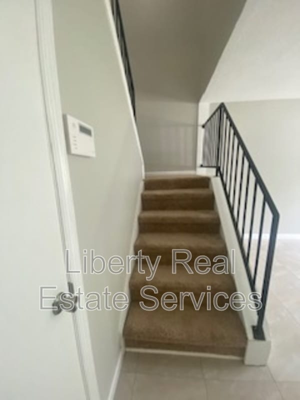 Building Photo - 728 Elaine St