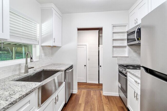 Building Photo - Charming Dade City Home for Lease!