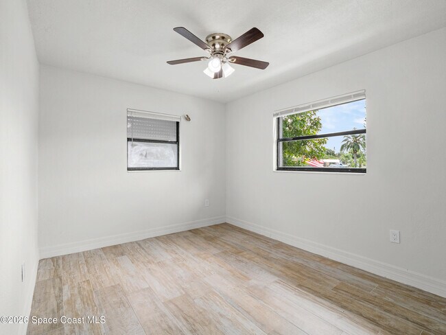 Building Photo - 1382 Lakewood Dr