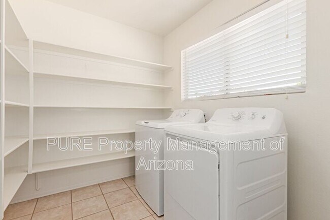 Building Photo - 8132 E Onza Ave