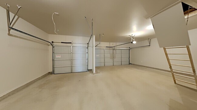 Building Photo - A Nice 3 Bedroom 2.5 Bathroom Custom Home ...