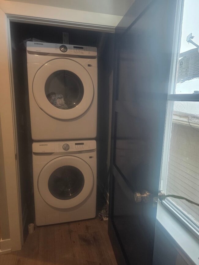 Building Photo - 1 Main St