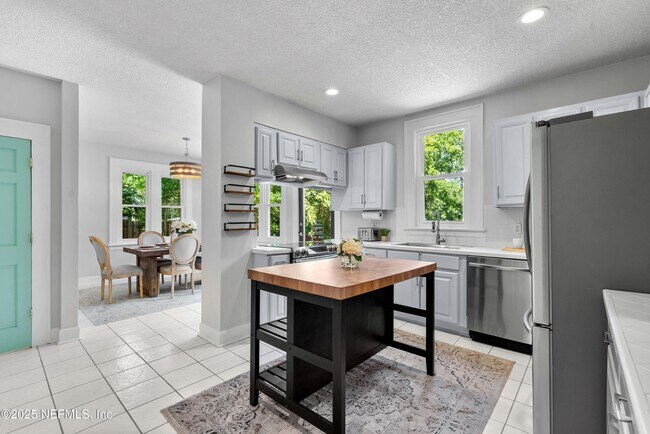 Building Photo - 4227 Woodmere St