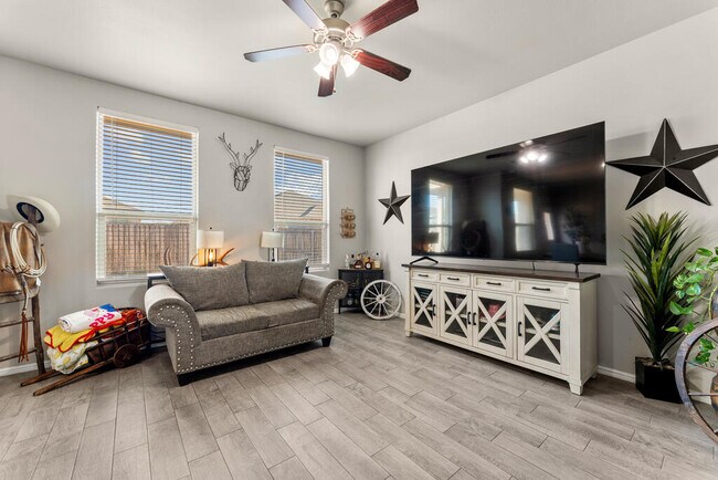 Building Photo - 7533 Orion Rd