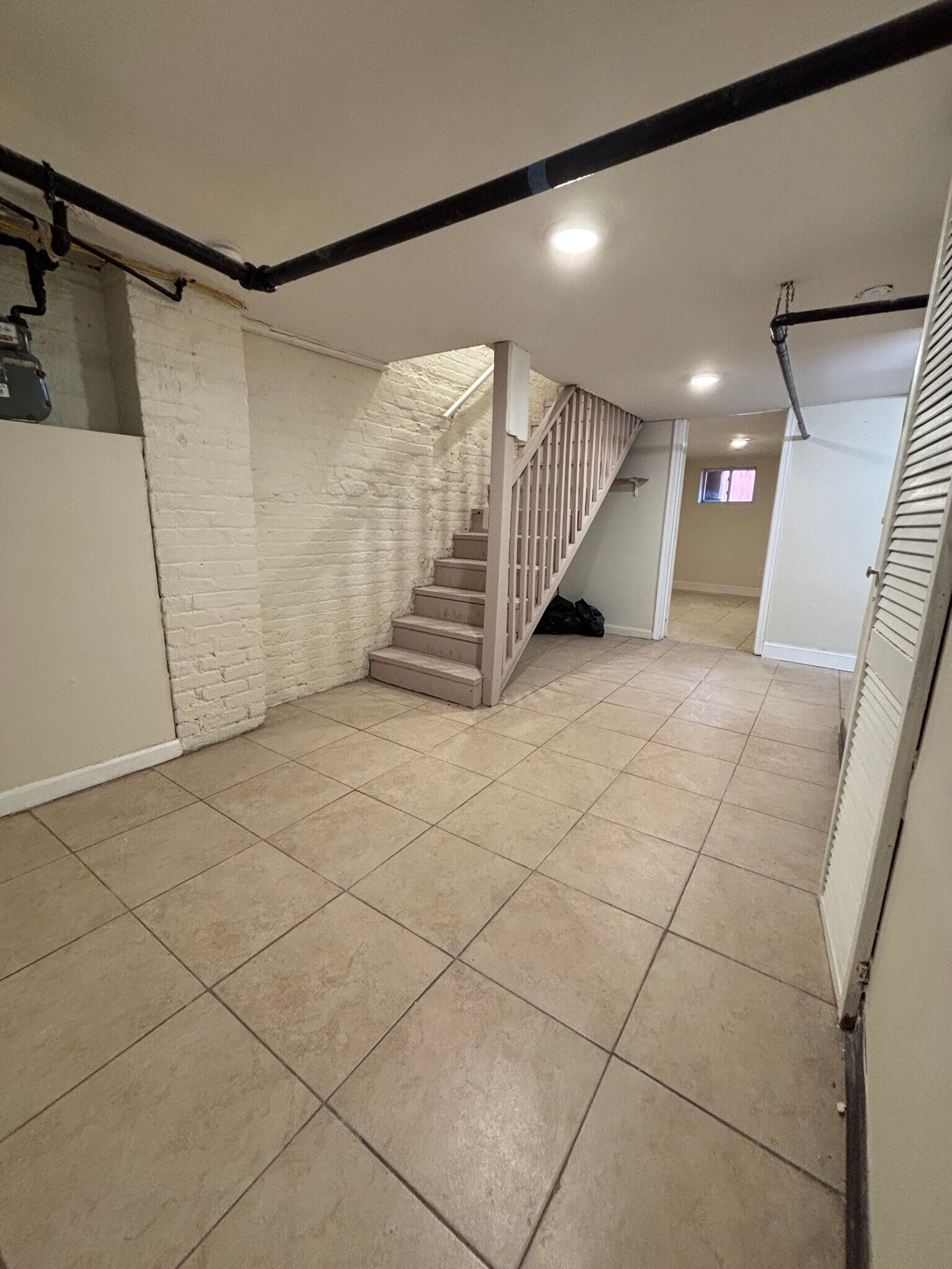 Building Photo - 214 S 11th St