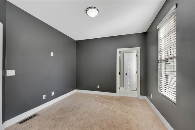 Building Photo - 743 Taylor Ct