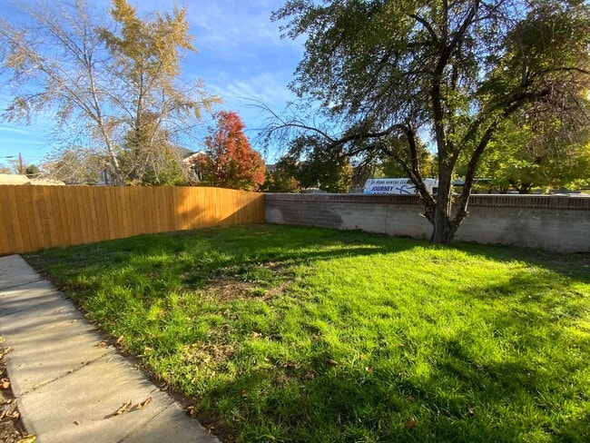 Building Photo - 4523-4525 S 600 E