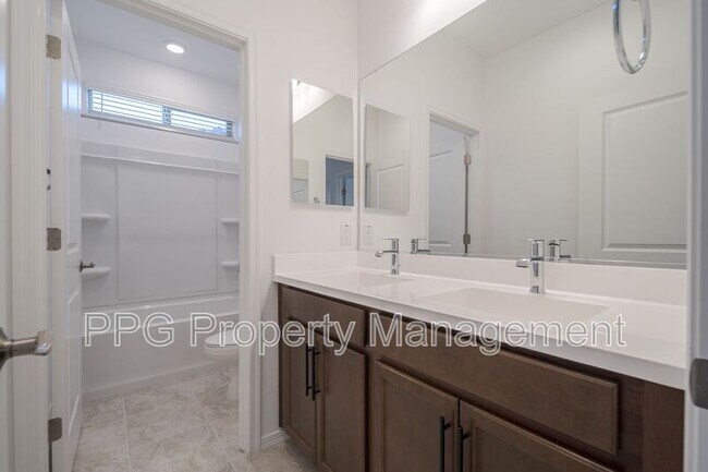 Building Photo - 11988 N 169th Ave