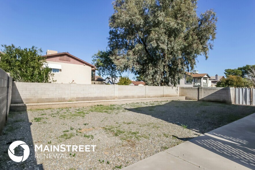 Building Photo - 8902 W Vernon Ave