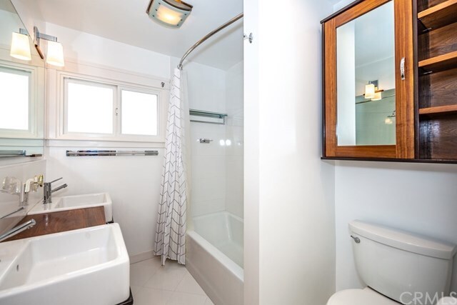 Building Photo - 3367 Roxanne Ave