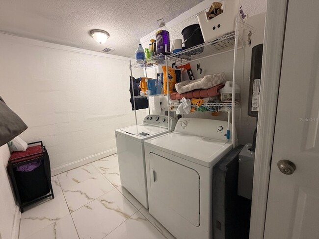 Building Photo - 1039 25th St