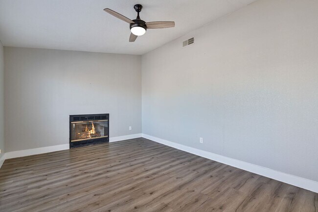 Building Photo - 7936 Sunrise Greens Dr