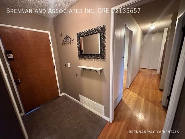 Building Photo - 975 Hemlock Ave